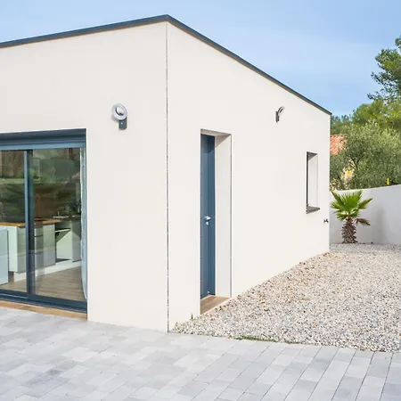 Le Prestige Yourhosthelper Apartment